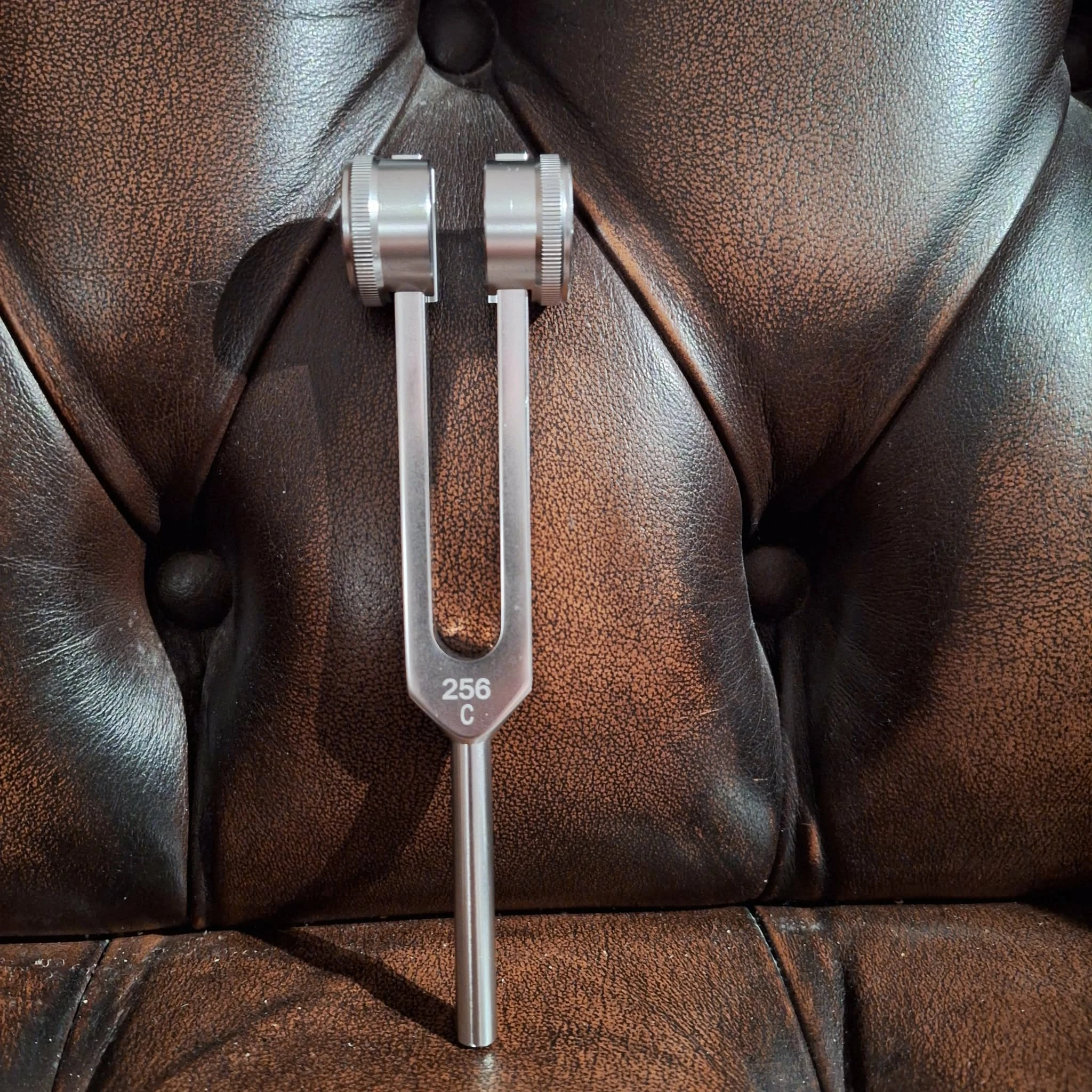 Set of 3 aluminum tuning forks + hammer + storage bag 🎵 – photo 12